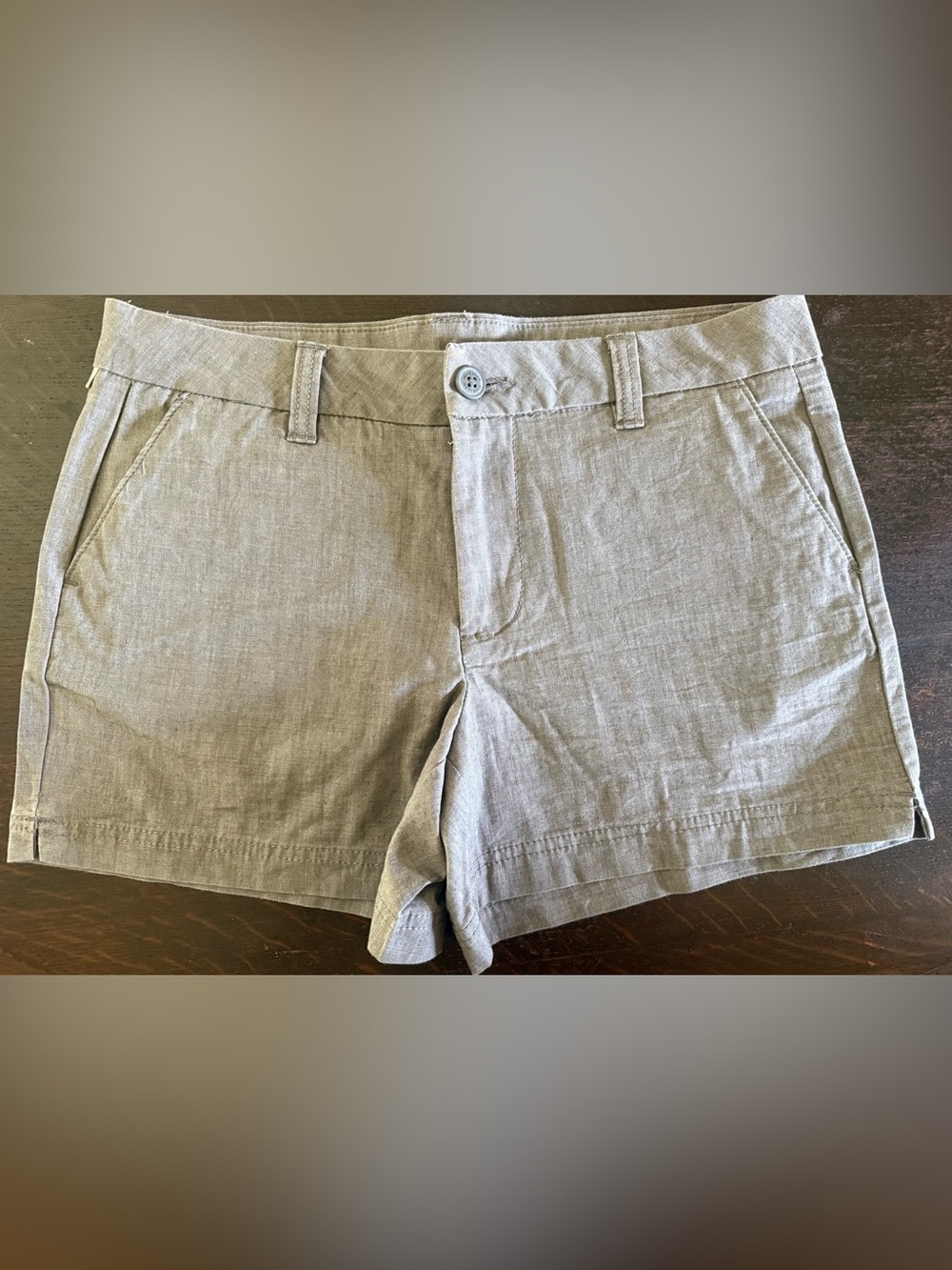 Magellan Outdoors Light Gray Women's Bermuda Shorts 4” inseam sz 4
